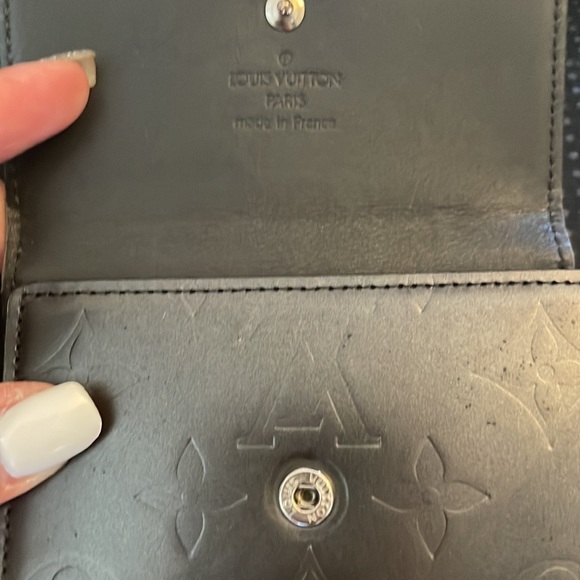 ❤️🔥AUTHENTIC Monogram Pattern Vernis Patent Leather Elise Wallet. EUC!!! - Picture 6 of 14